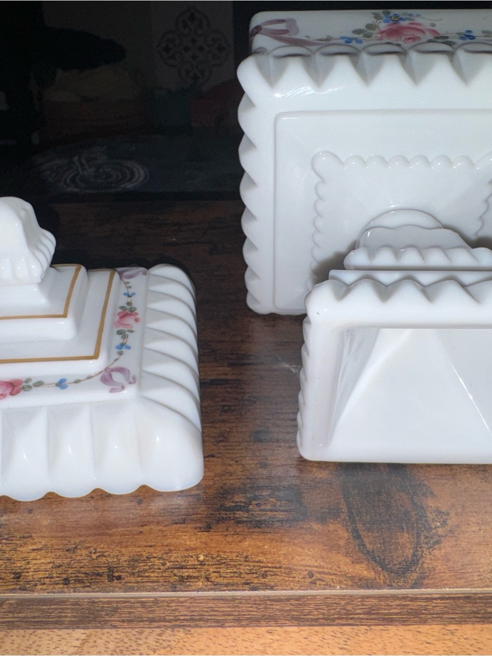 Vintage Westmoreland Milk Glass Roses & Bows Wedding Box - Picture 8 of 9